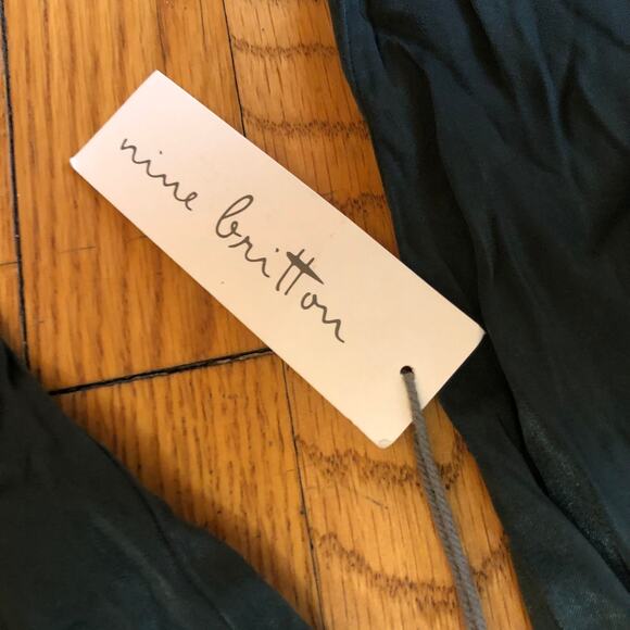 Nine Britton NWT Women's Dark Green V-Neck Satin Blouse - Size M - Picture 4 of 9